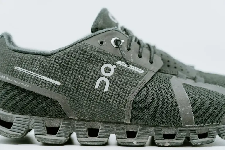 unpaired gray DQ lace-up athletic shoe