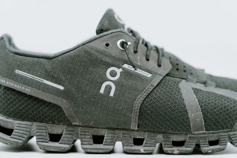 unpaired gray DQ lace-up athletic shoe
